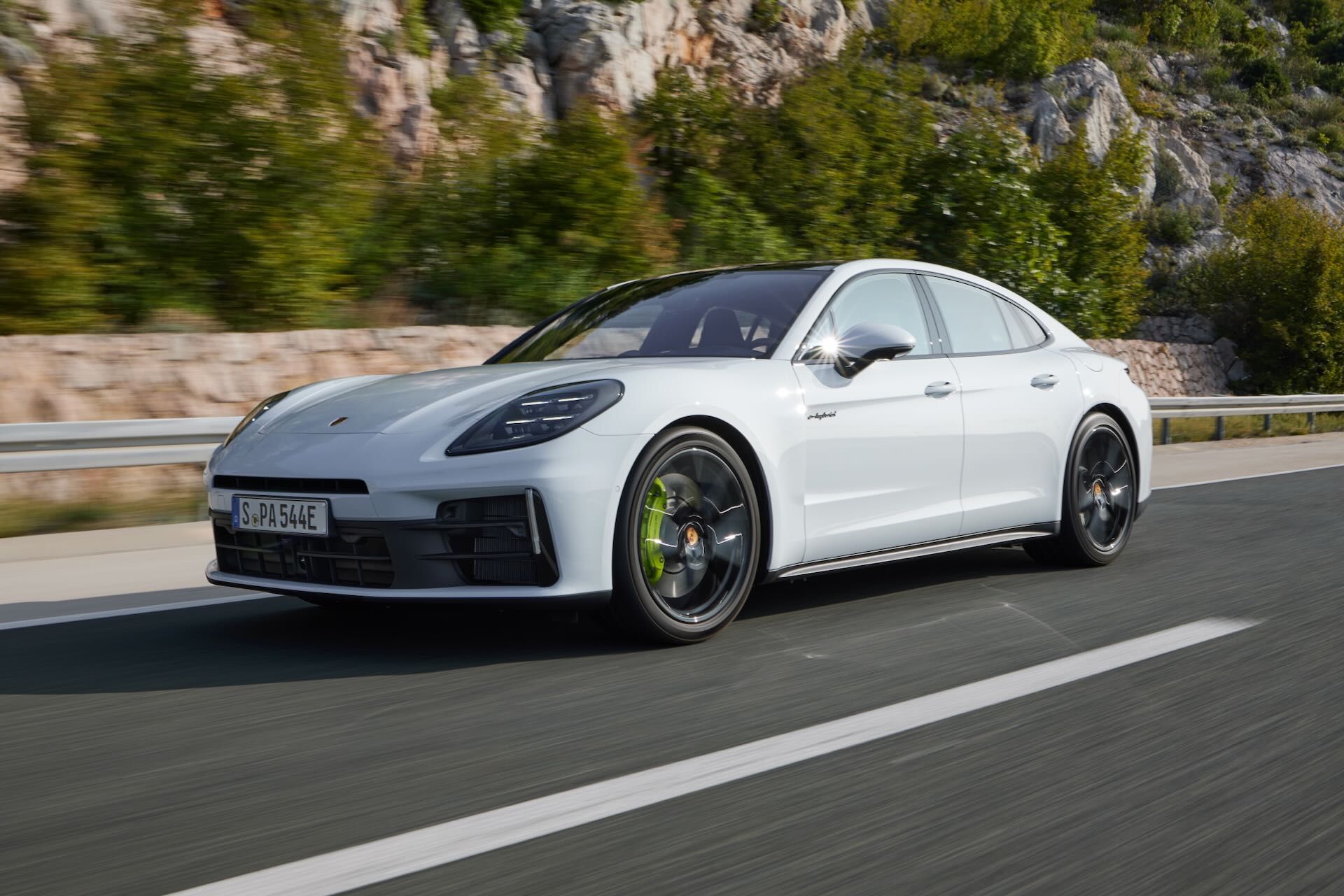 Porsche-Panamera-4-E-Hybrid-1.jpeg