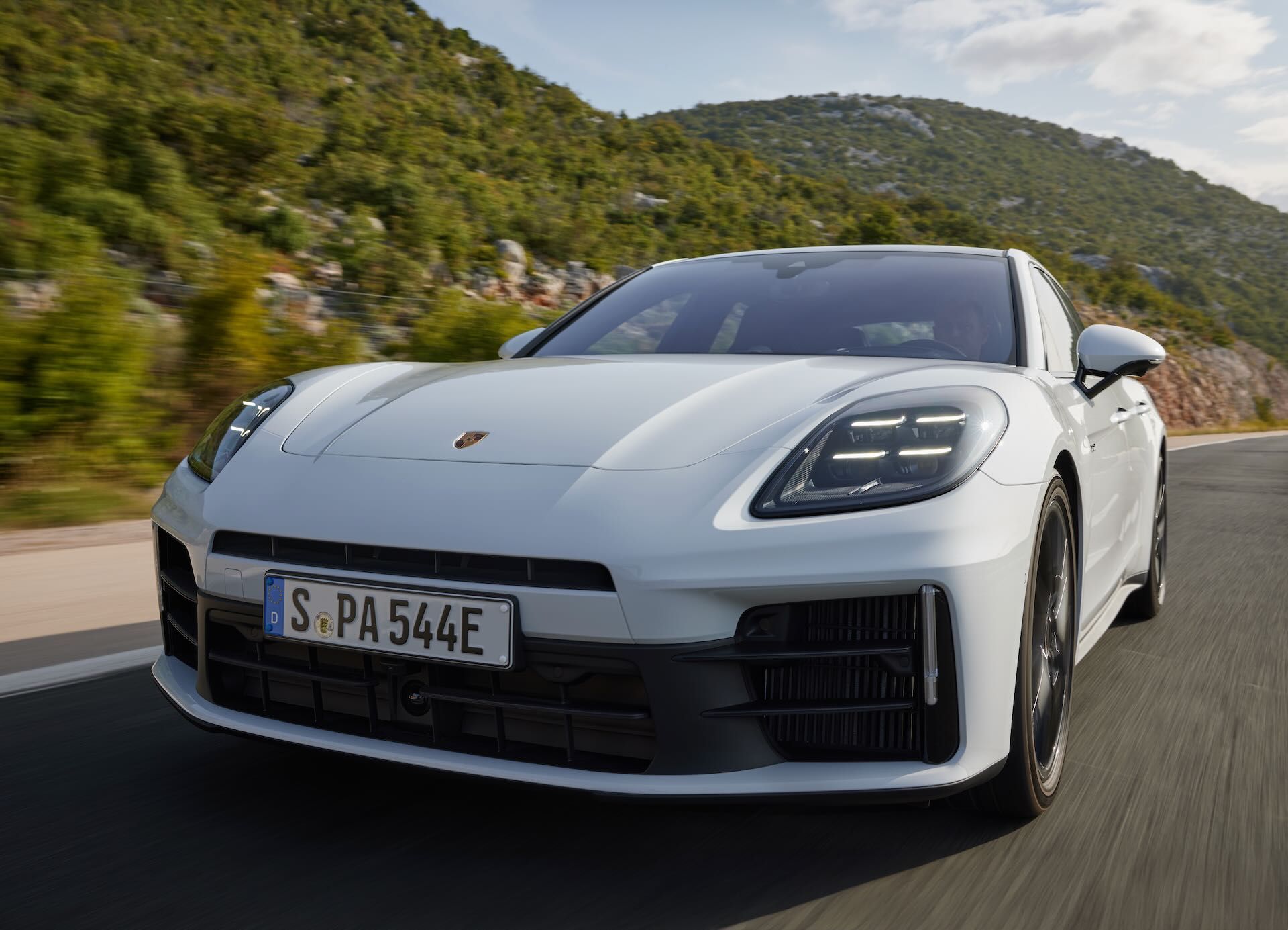 Porsche-Panamera-4-E-Hybrid-2.jpeg