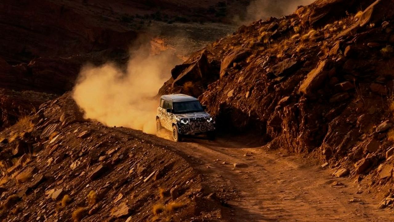 Land-rover-defender-OCTA-2024_2.jpeg