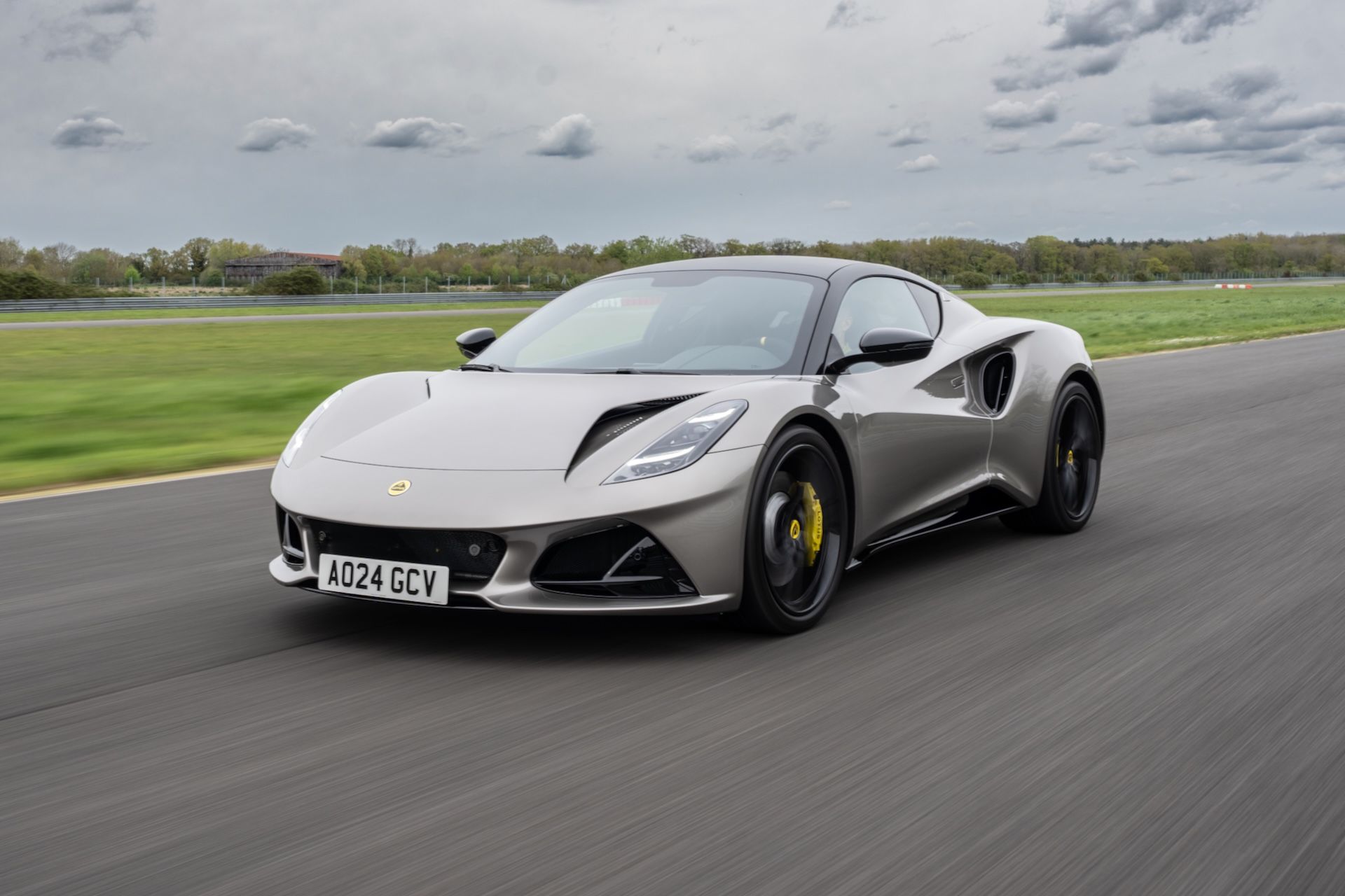 Lotus-Emira-4-cilindri-2024 - 1.jpeg