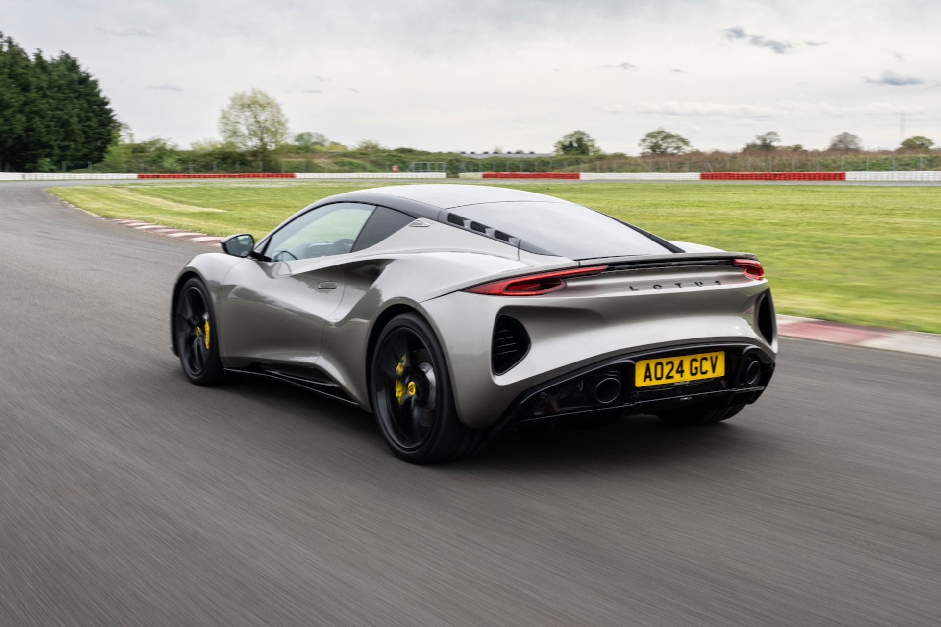 Lotus-Emira-4-cilindri-2024 - 3.jpeg