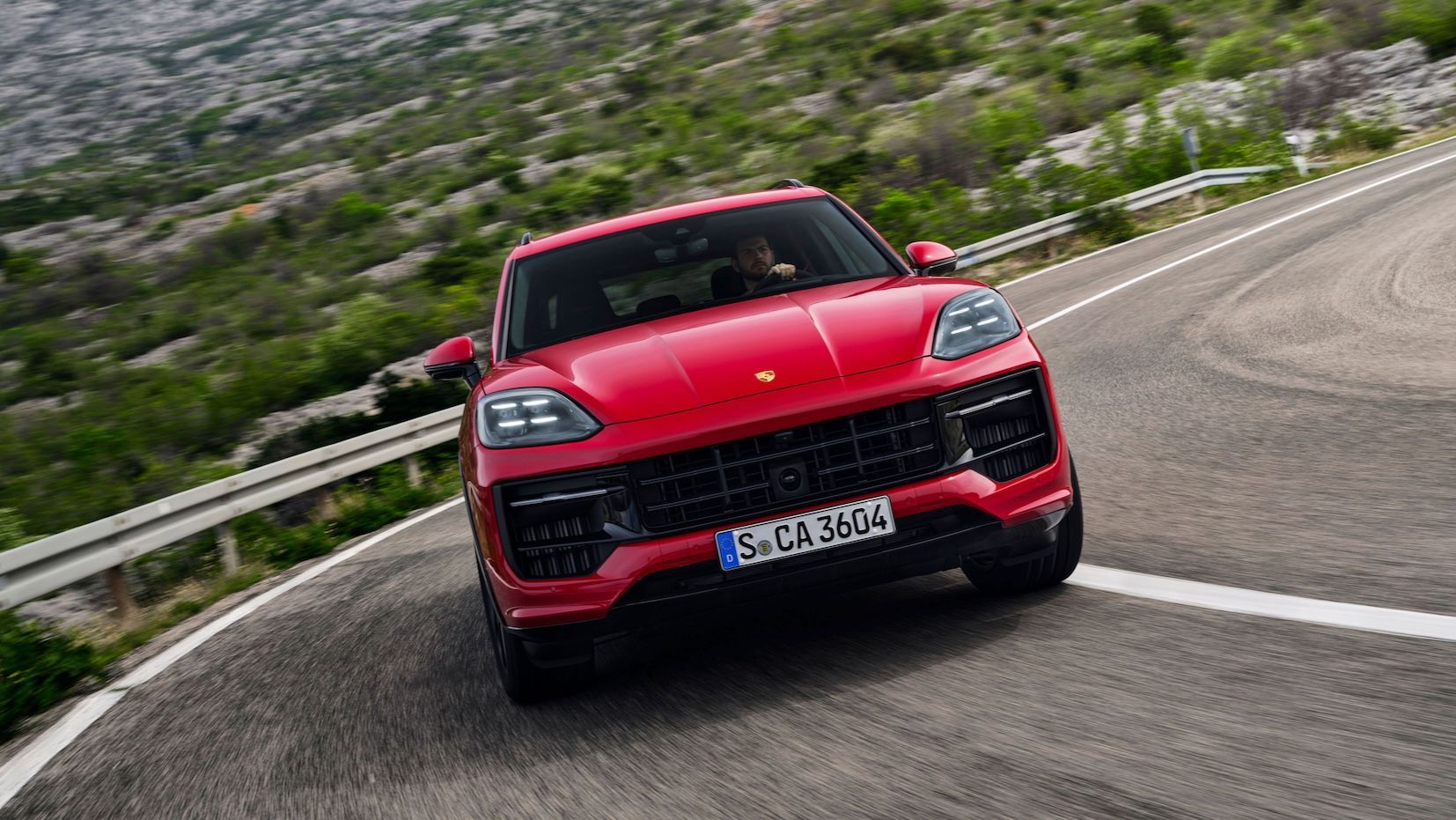 Porsche-Cayenne-GTS-2024_18.jpeg
