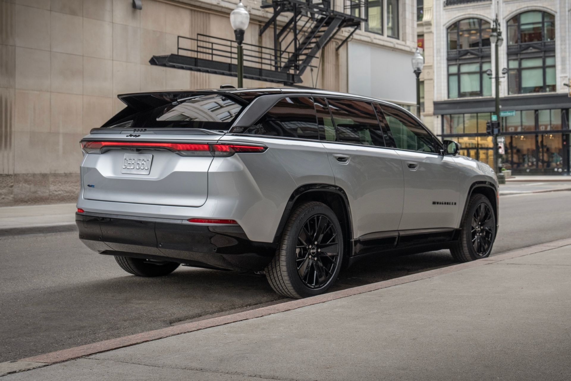 Jeep-Wagoneer-S-2024 - 2.jpeg