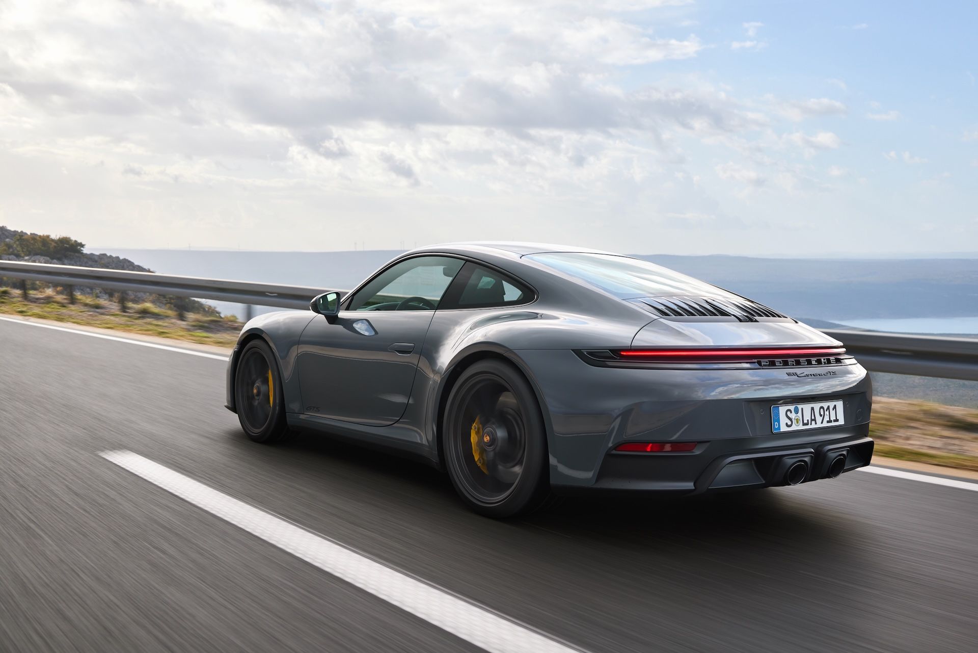 Porsche-911-restyling-2024-T-hybrid-2.jpeg