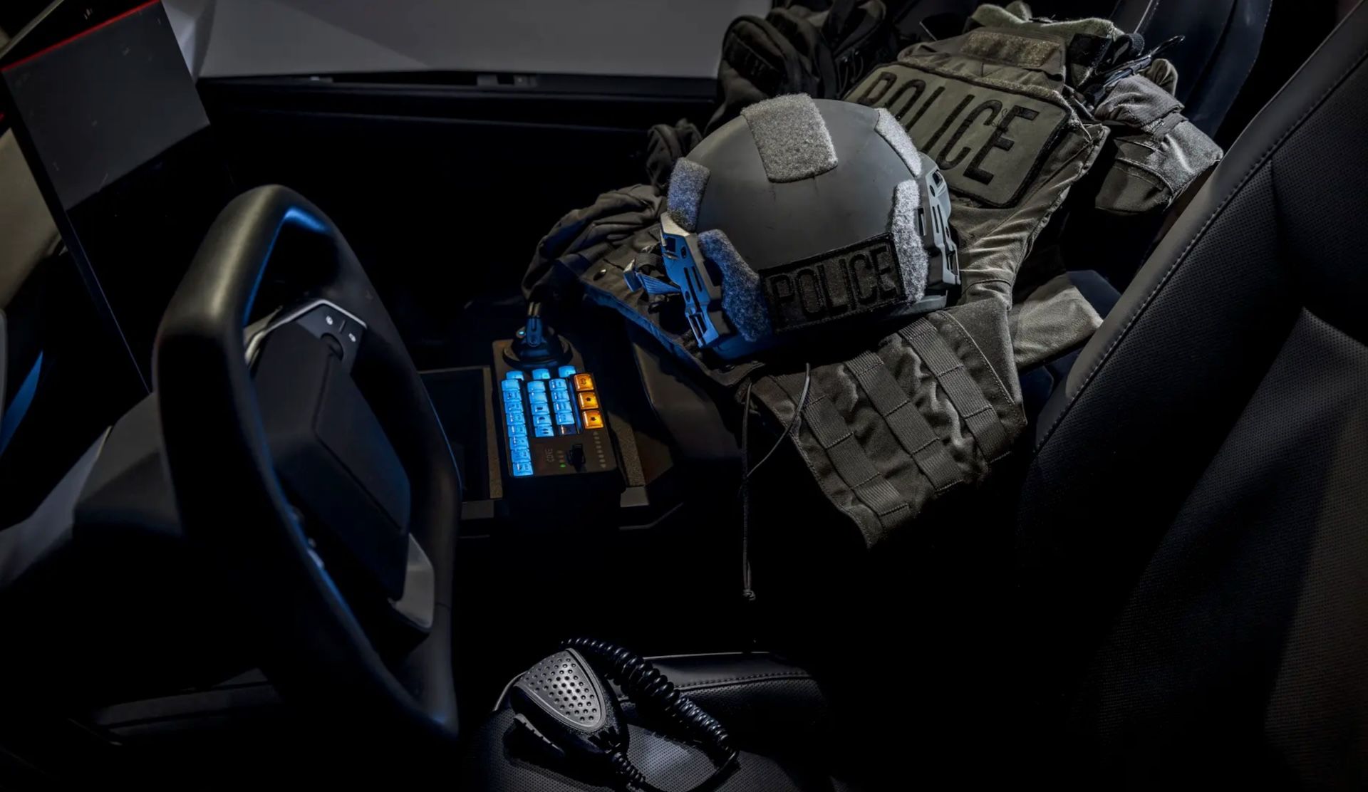 Tesla-Cybertruck-polizia-up.fit-8.jpeg
