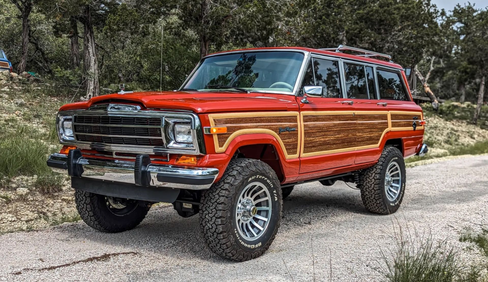 Vigilante-Jeep-Grand-Wagoneer-1988-Hellcat-V8-restomod-4_0.jpeg