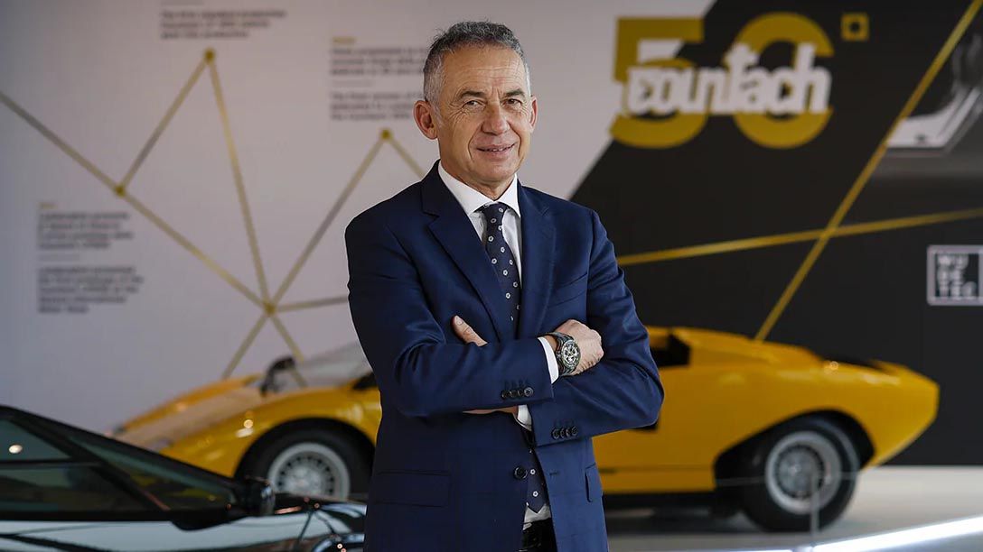 06_Maurizio Reggiani_figura intera wide.jpg