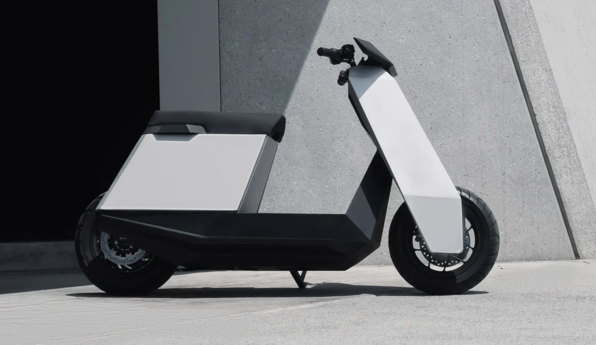 Infinite-Machine-P1-scooter-elettrico-7.jpeg