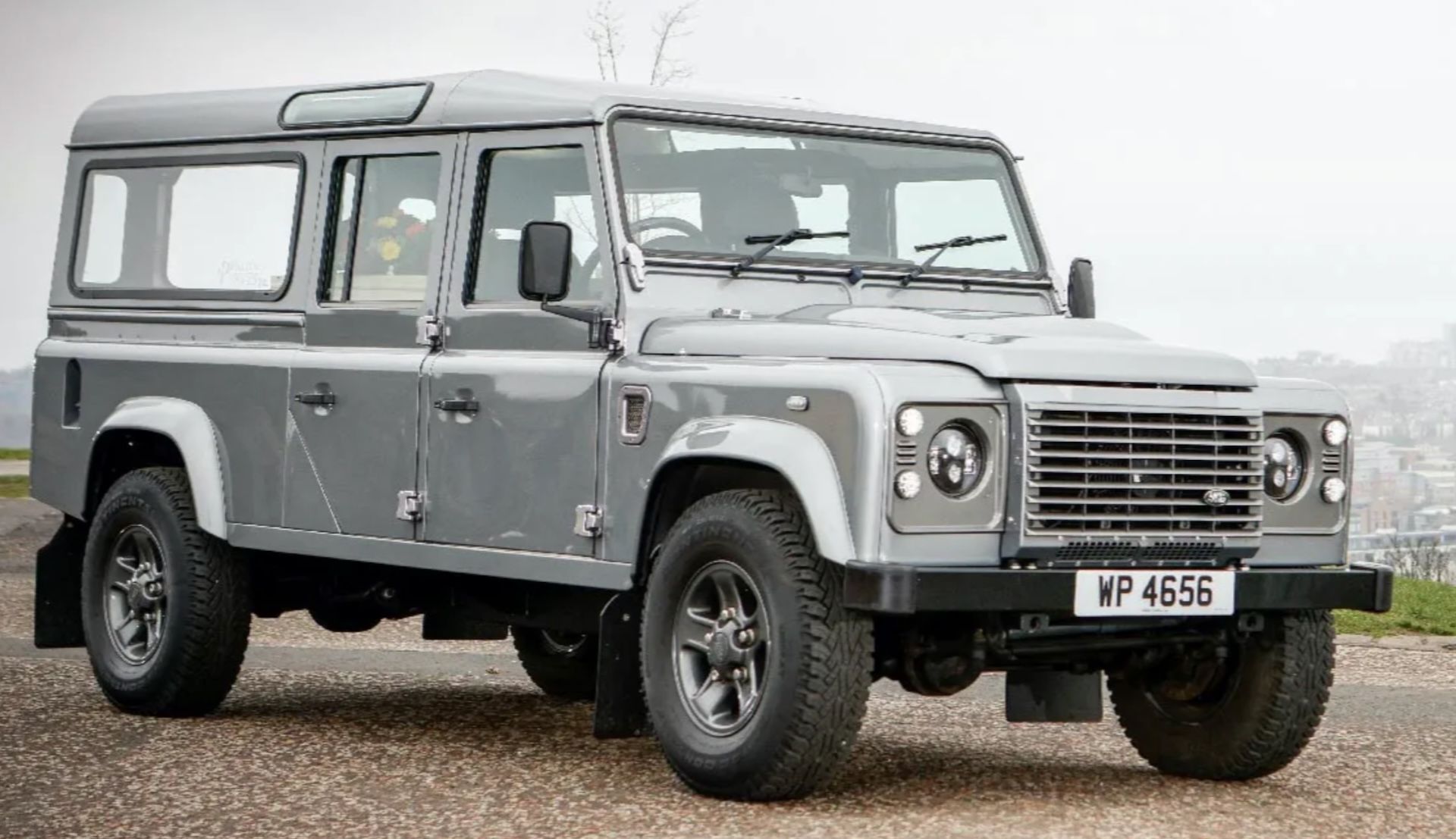 Land-Rover-Defender-carro-funebre-1.jpeg
