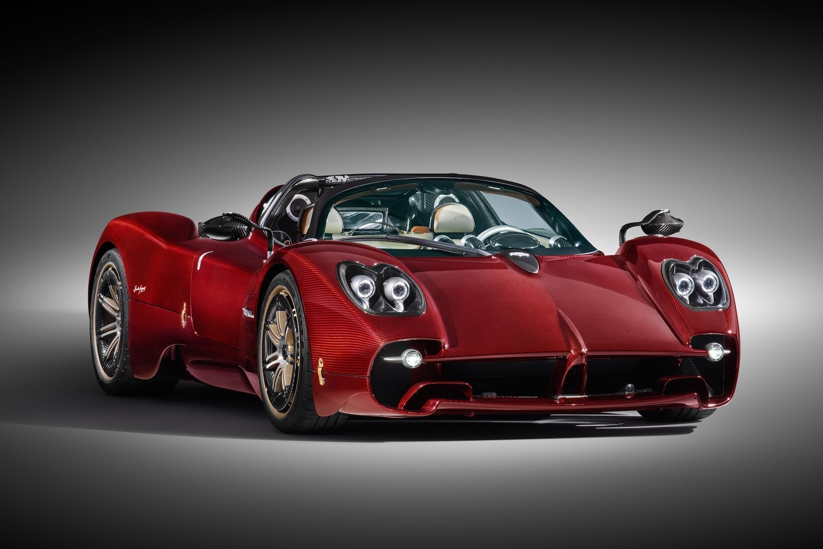 Pagani-Utopia-Roadster-010401-Tre-quarti-anteriore-aperta-portiere-chiuse.jpeg