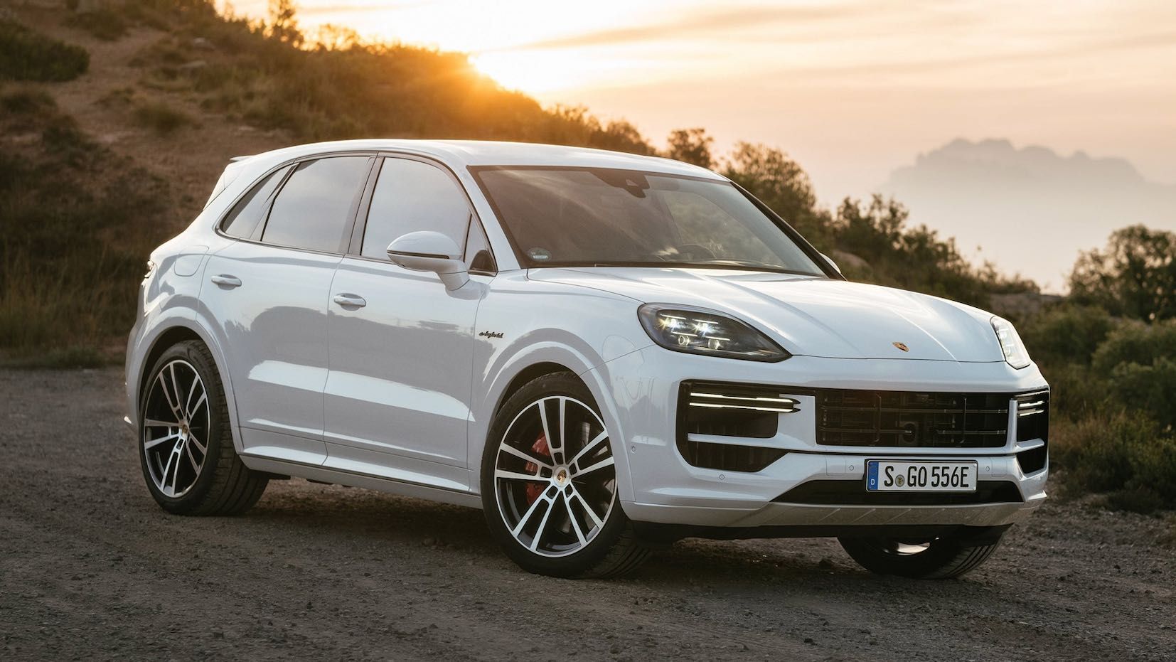 nuova-porsche-cayenne-elettrica-foto-spia_05.jpeg