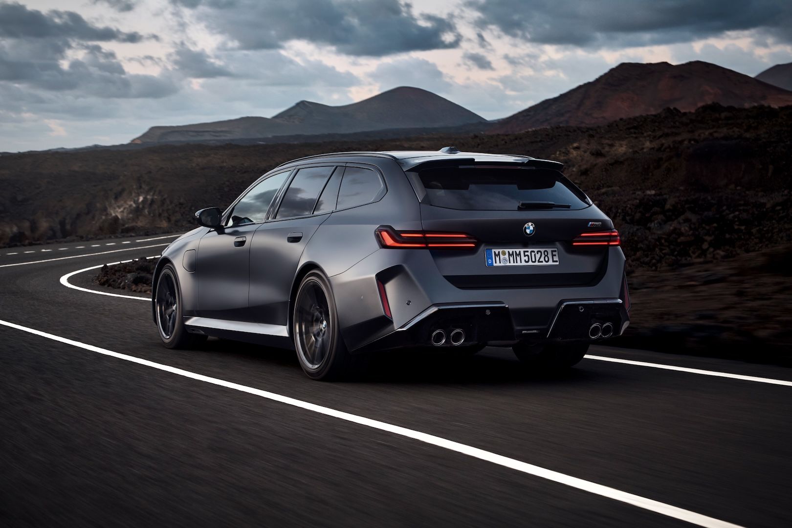 BMW-M5-Touring-plug-in-hybrid-2025-7.jpeg