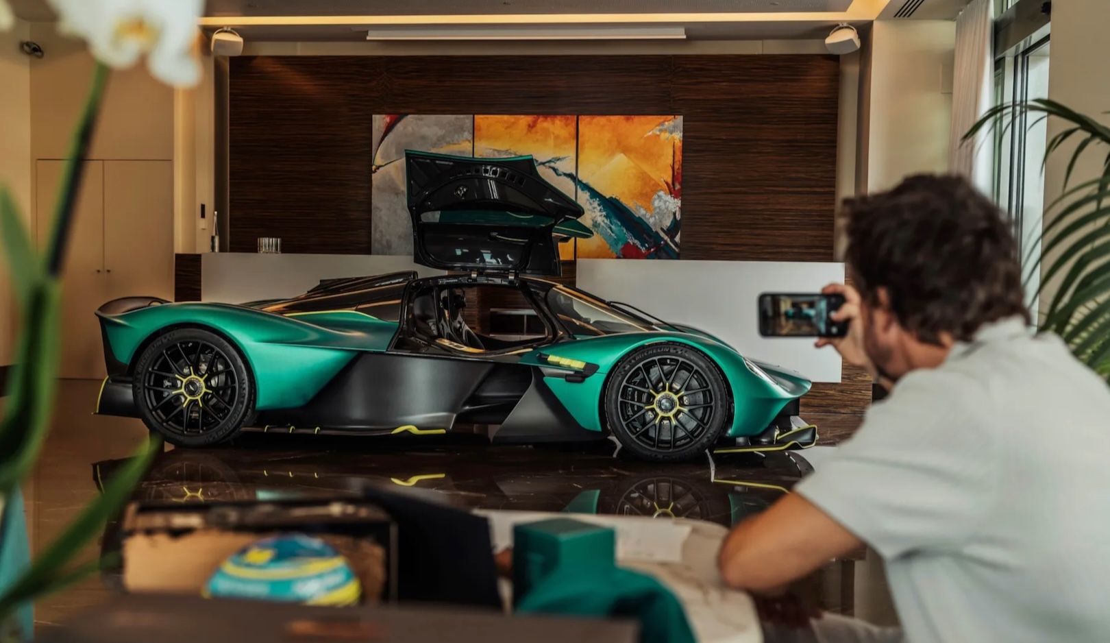 Aston-Martin-Valkyrie-Fernando-Alonso-12.jpeg