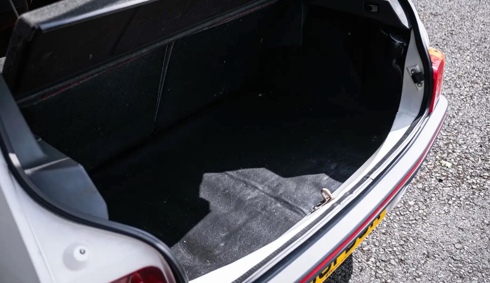 Peugeot-205-1.6-GTi-Mr-Bean-Atkinson-10.jpeg