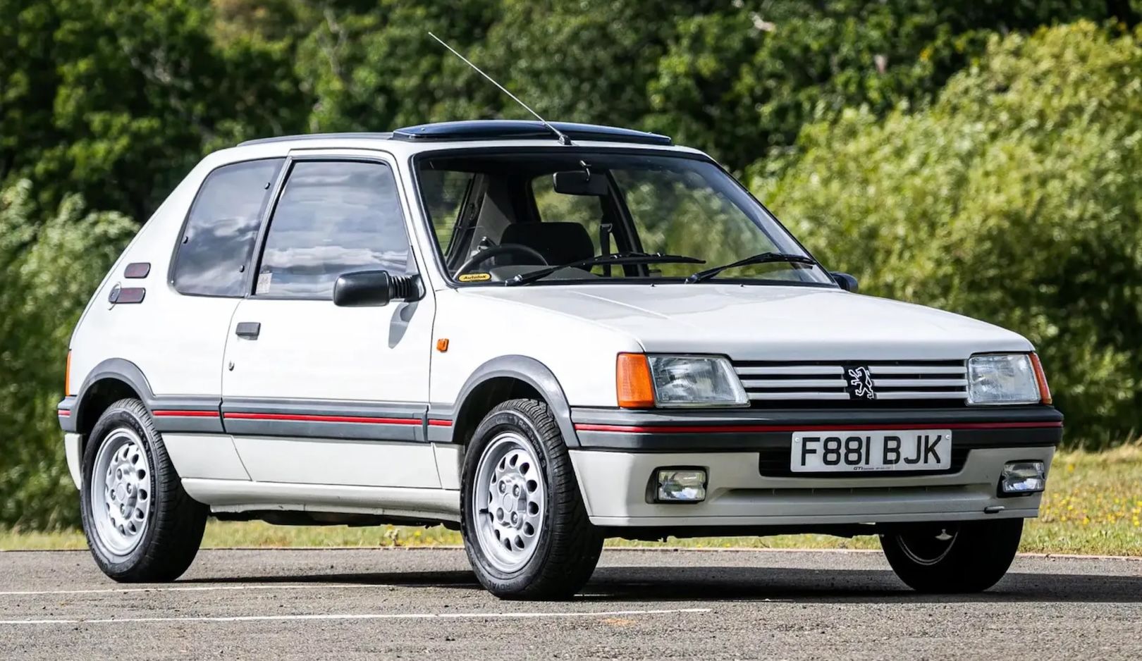 Peugeot-205-1.6-GTi-Mr-Bean-Atkinson-13.jpeg