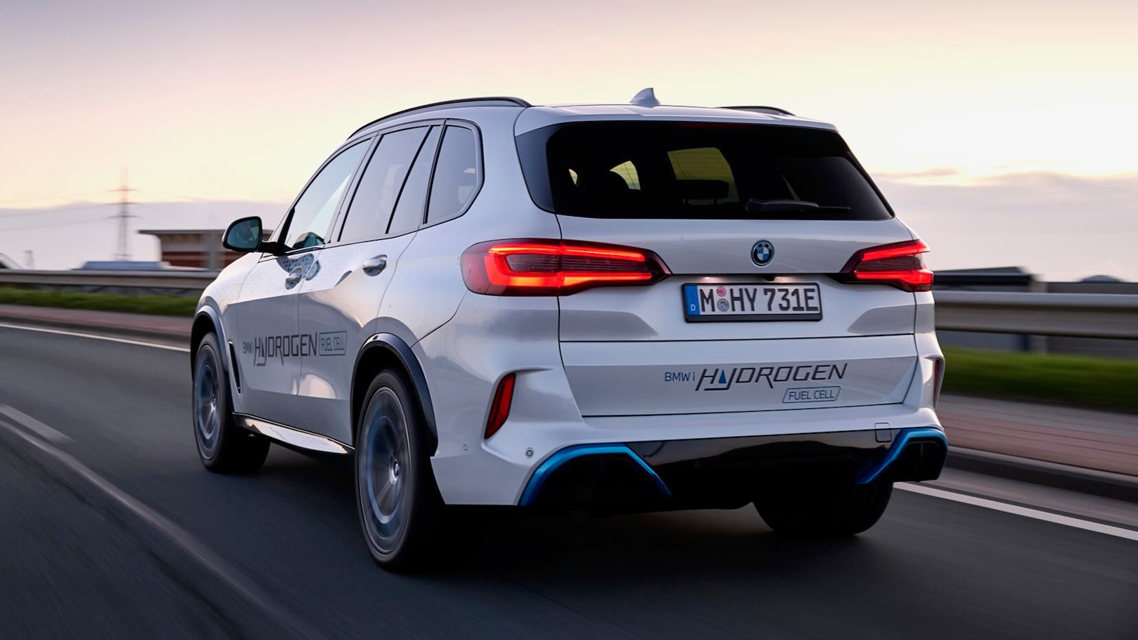 auto-idrogeno-h2_bmw-ix5-hydrogen.jpeg