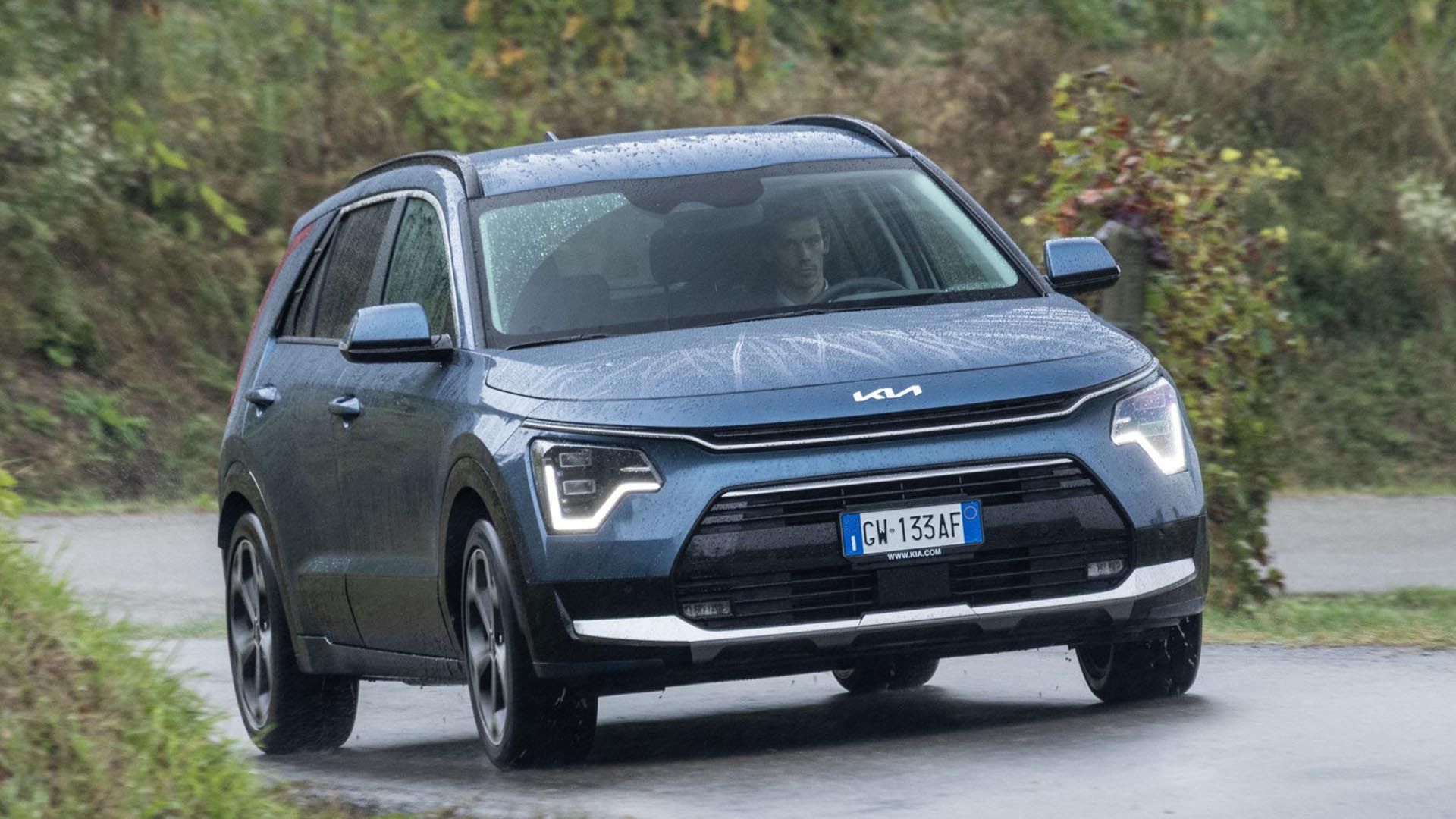 Kia_Niro_Tri_Fuel_din5.16.9.jpg
