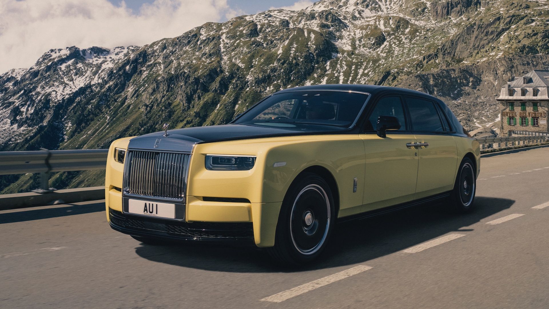 Rolls-Royce-Phantom-Goldfinger-2.jpeg