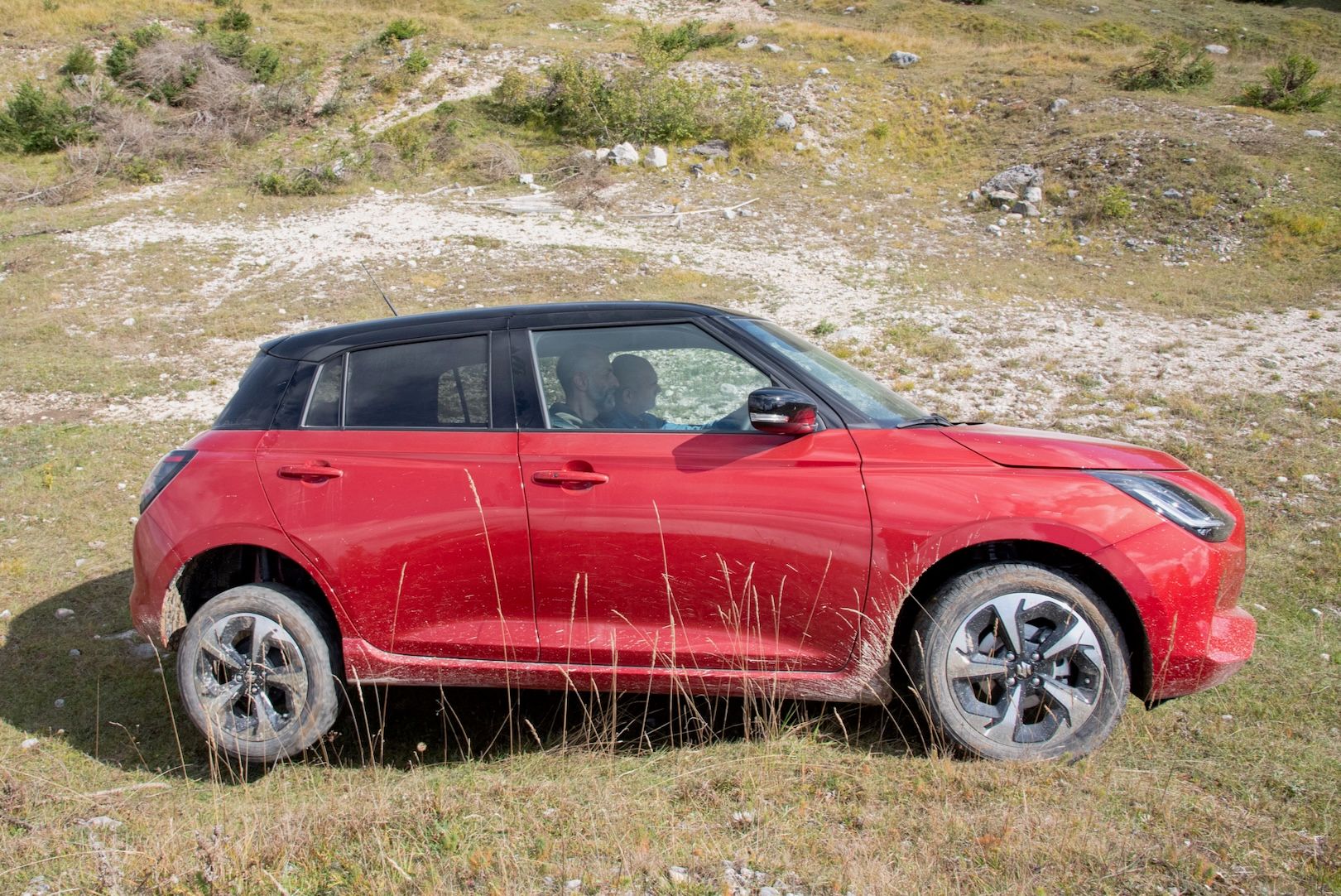 Suzuki-Swift-4WD-1.2-Hybrid-off-road - 1.jpeg