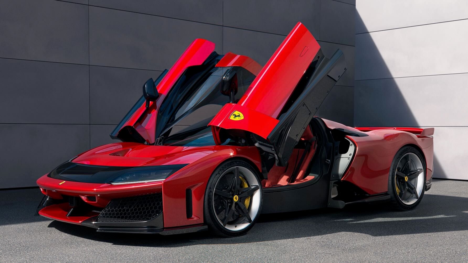 nuova-ferrari-f80-supercar_45.jpeg