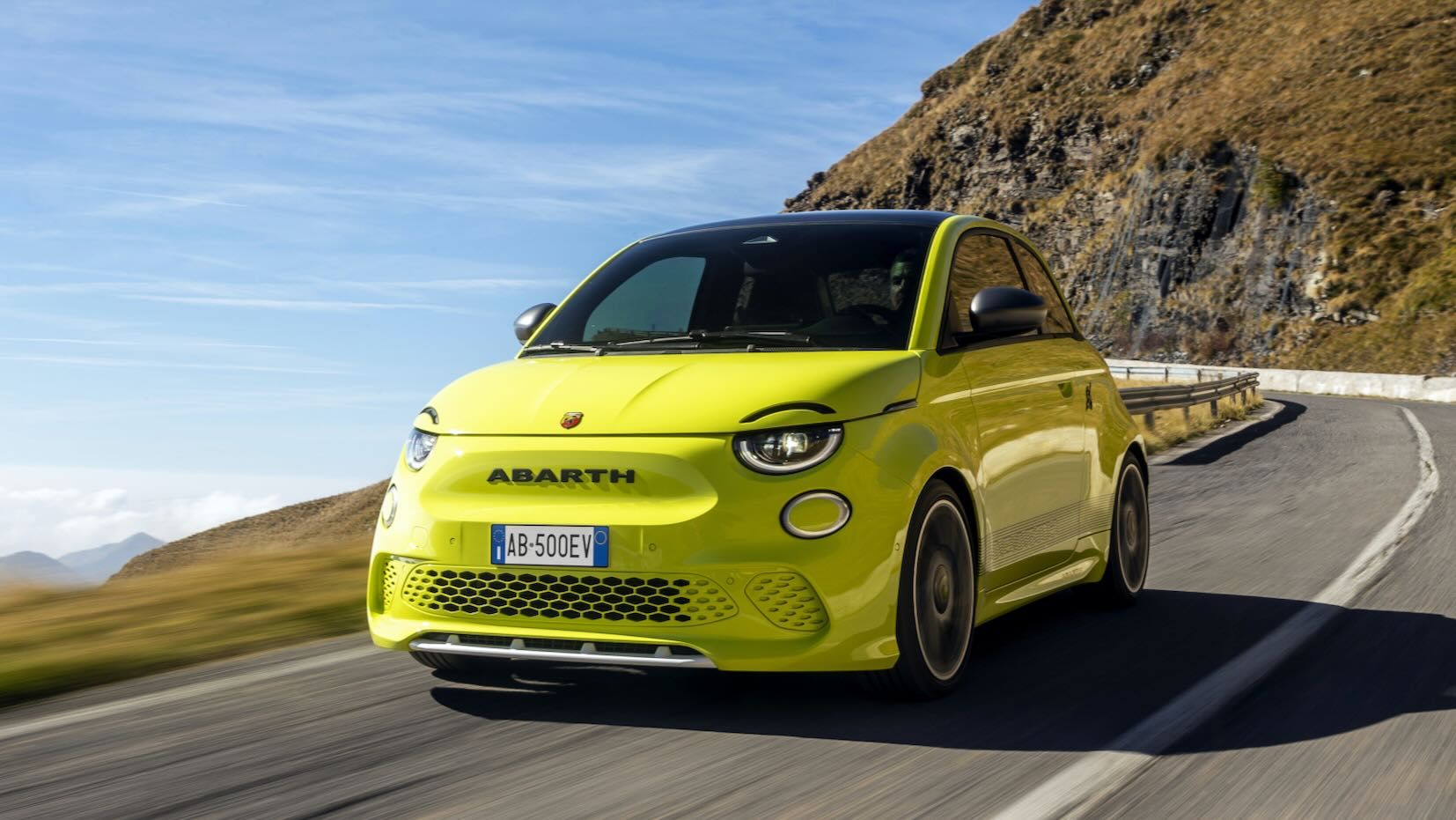 Abarth-500e-yellow.jpeg