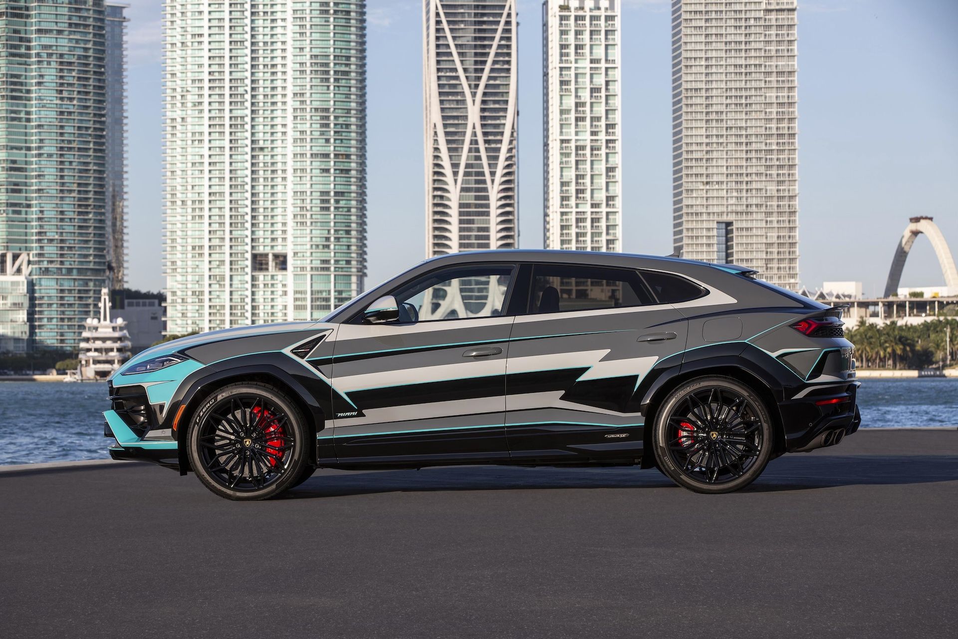 Lamborghini-Urus-SE-Miami-one-off-2024-16.jpeg