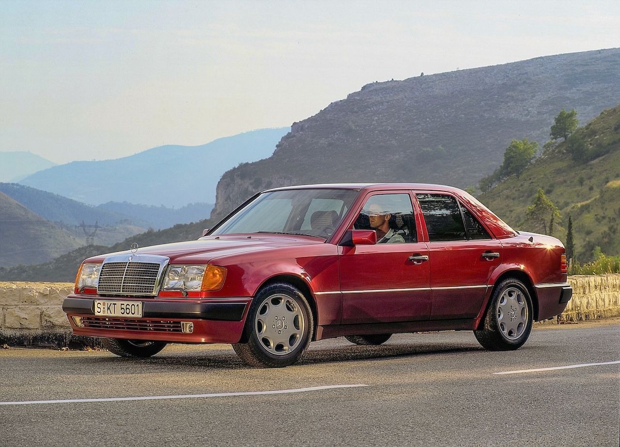 Mercedes-Benz-Claase-E-W124-40-anni-1.jpeg
