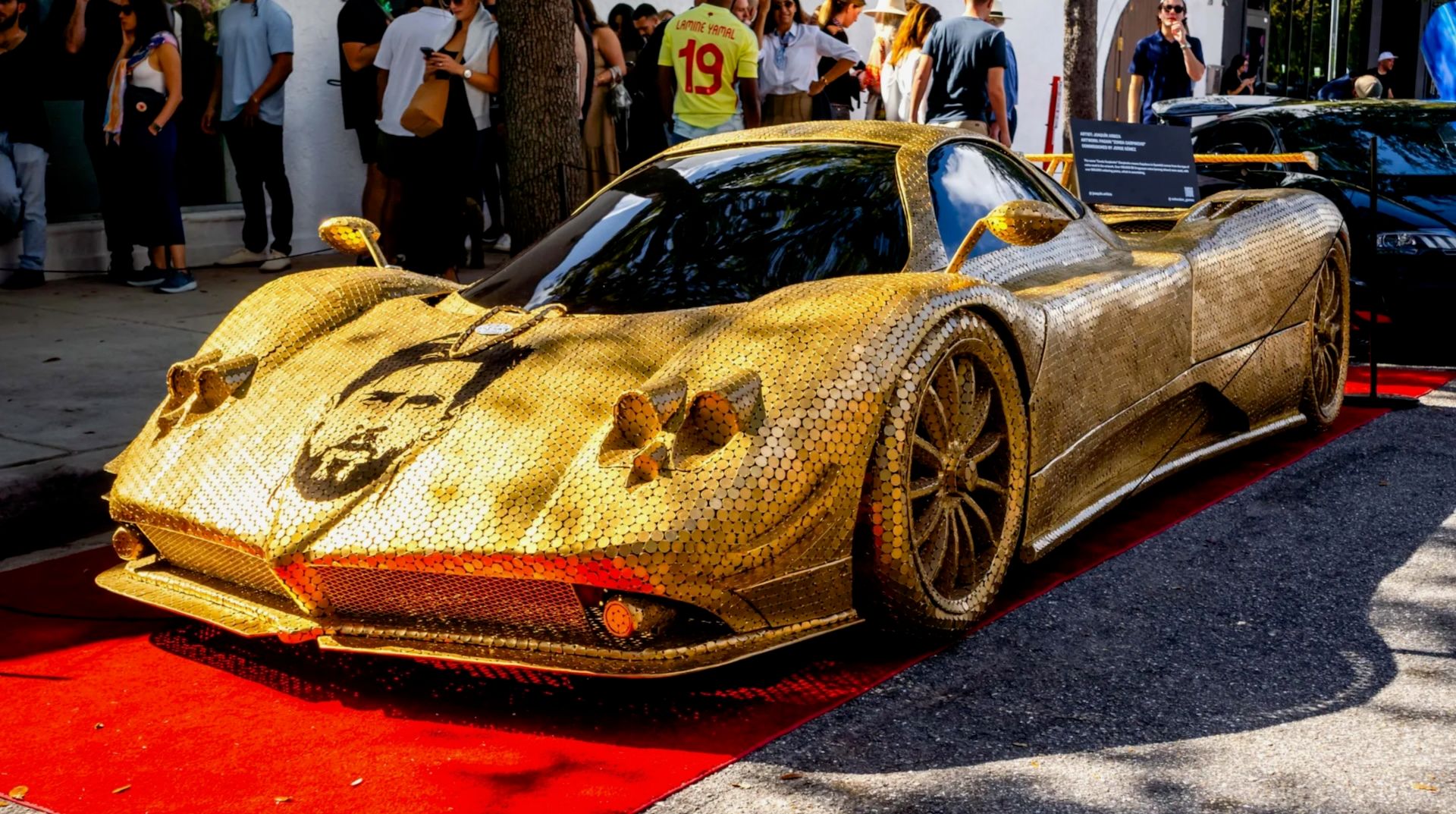 Pagani-Zonda-Joaquin-Arbiza-monete-Lionel-Messi-3_0.jpeg