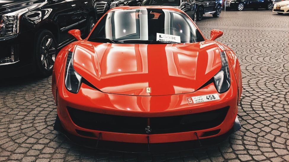 ferrari-emirati-arabi.jpg