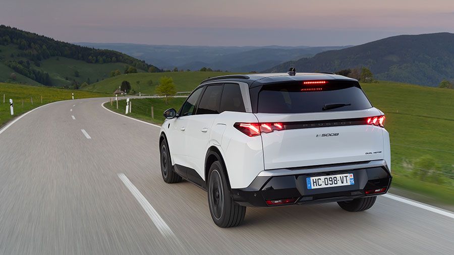 PEUGEOT-E-5008-DUAL-MOTOR-007.jpg