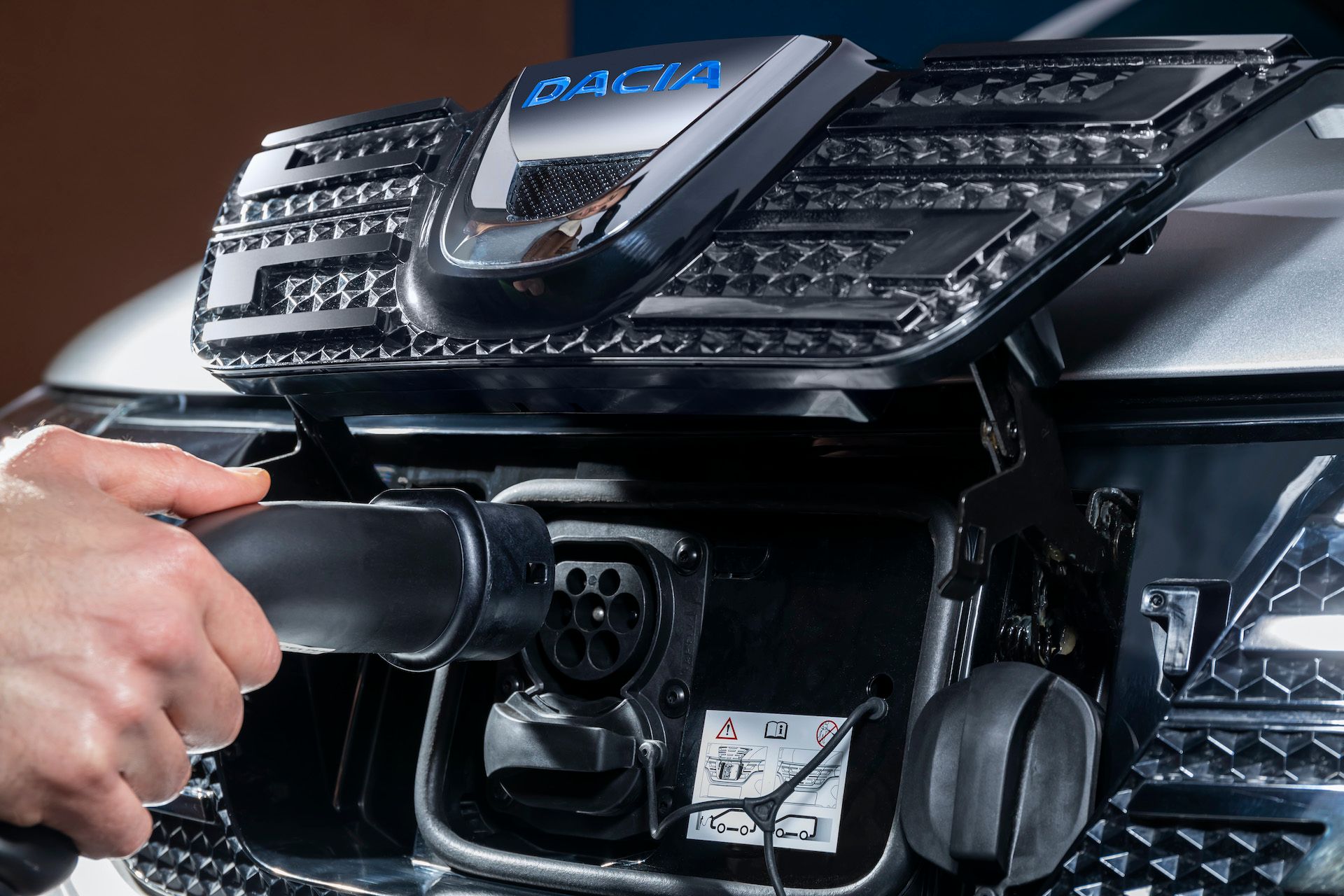 Dacia Spring presa ricarica