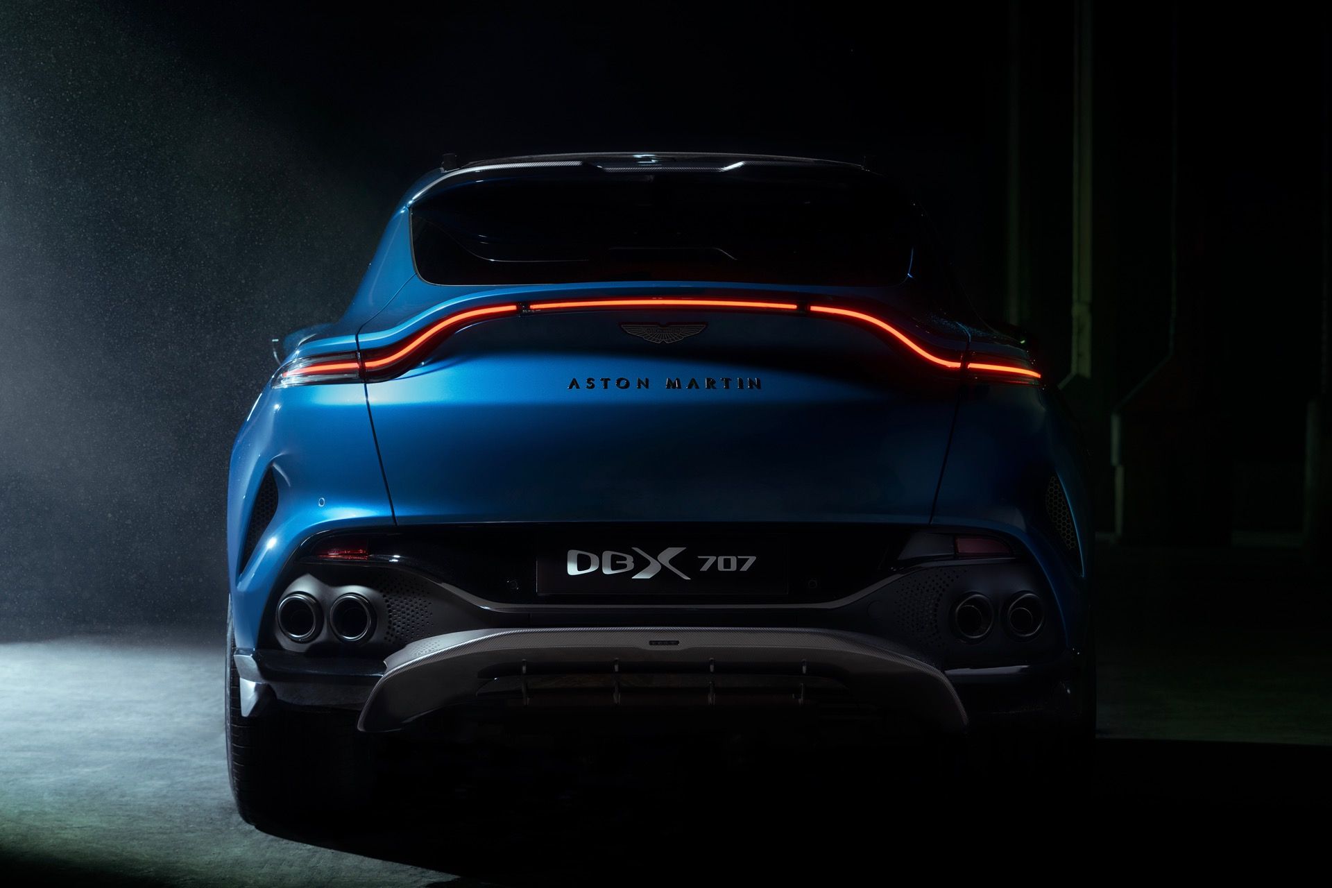 Aston Martin DBX707 posteriore