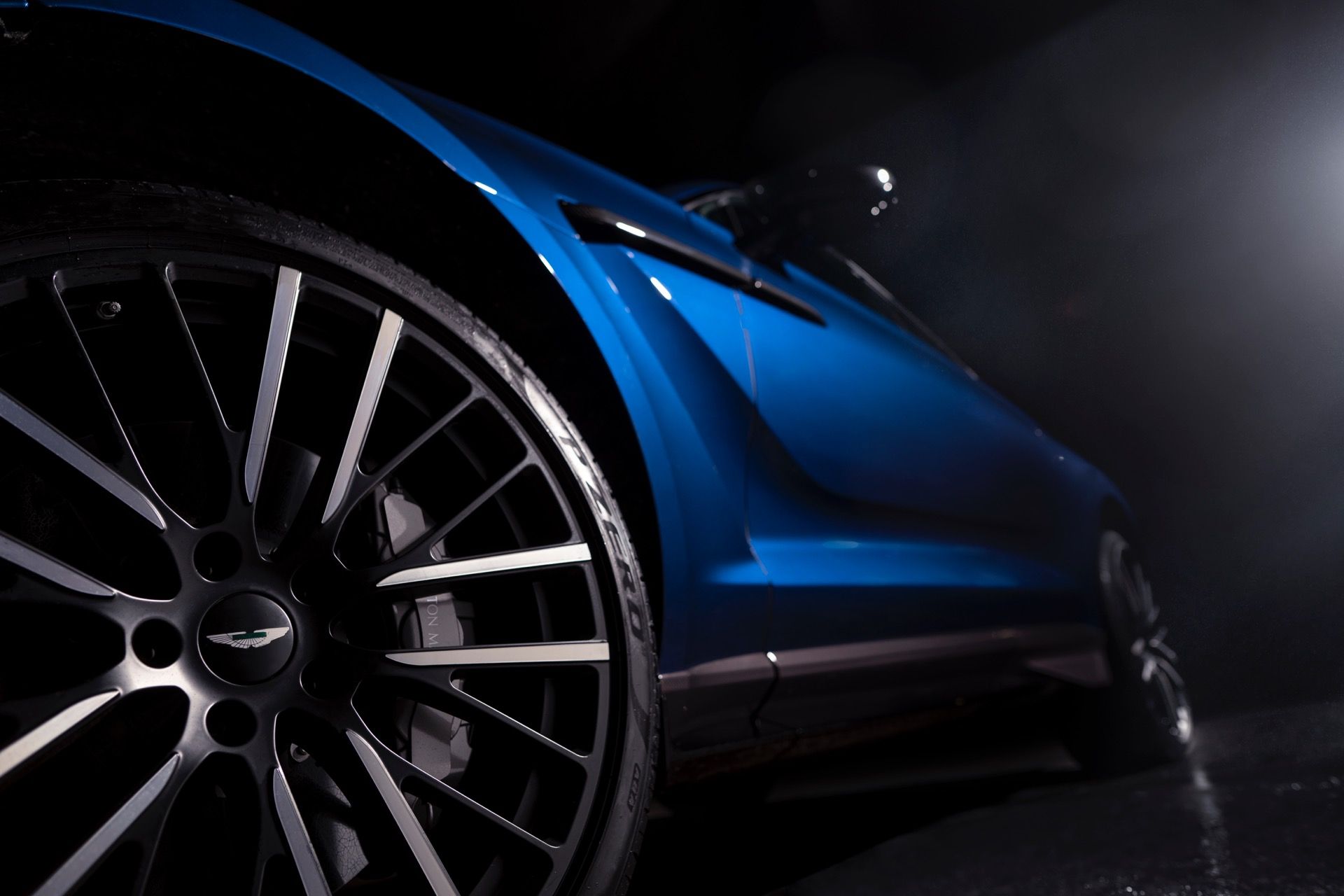 Aston Martin DBX707 cerchio e freni