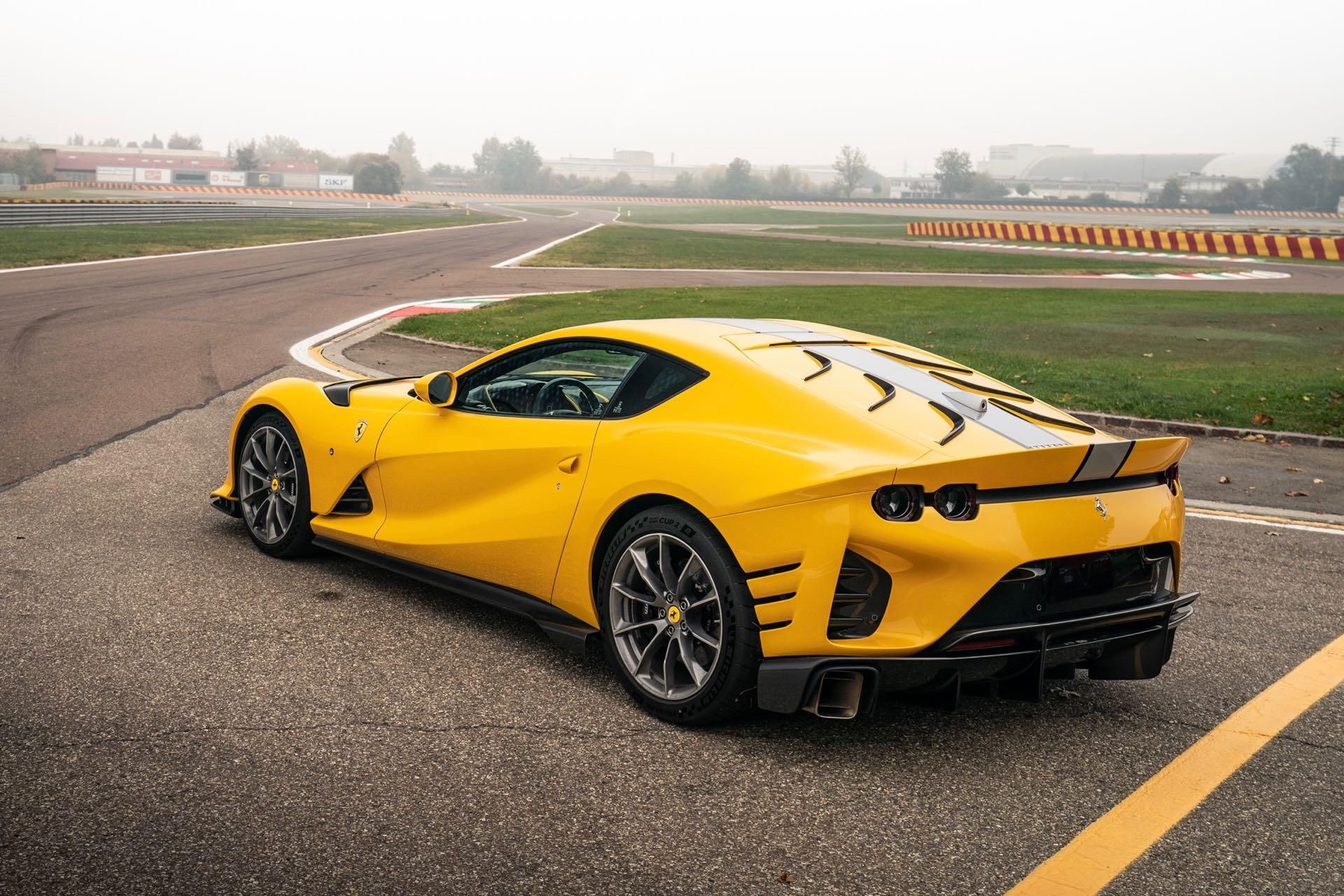 Ferrari-812-Competizione - 10.jpg