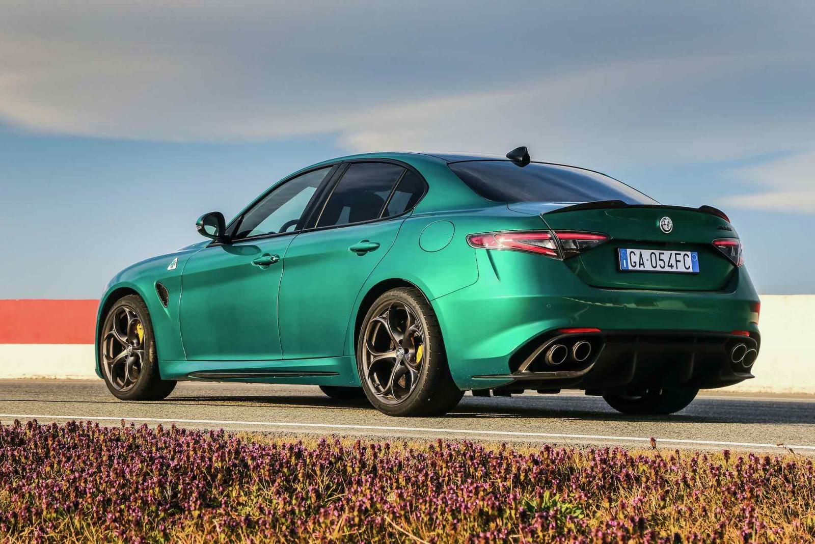 Alfa Romeo Giulia Quadrifoglio statica - tre quarti post