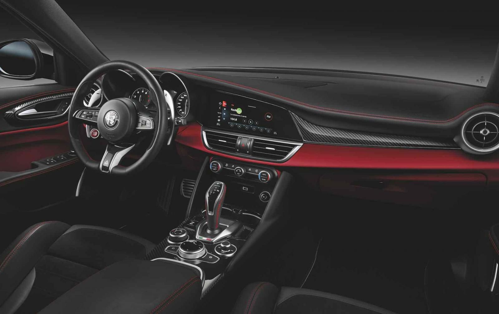 Alfa Romeo Giulia Quadrifoglio - plancia