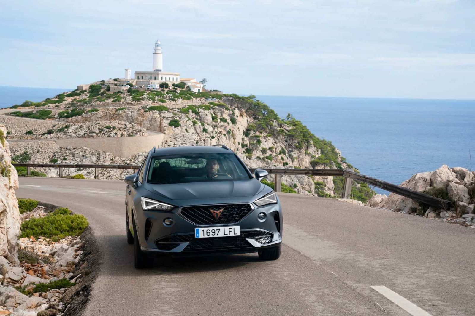 CUPRA-Formentor-VZ4 curva
