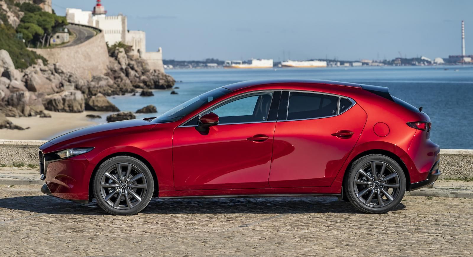 mazda3_hatchback vista laterale