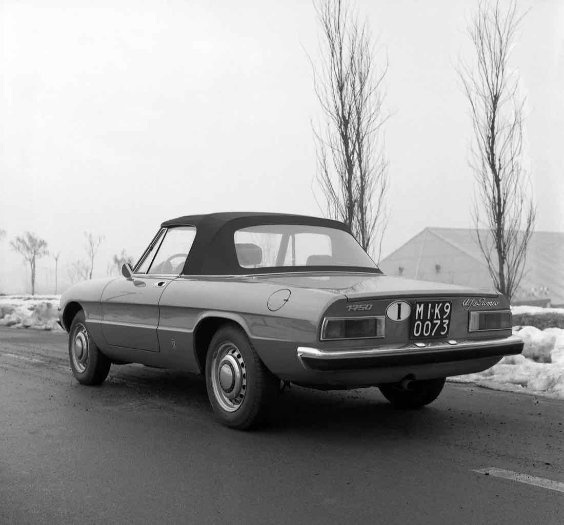 alfa_romeo_1750_spider_veloce - coda tronca (bianco e nero)