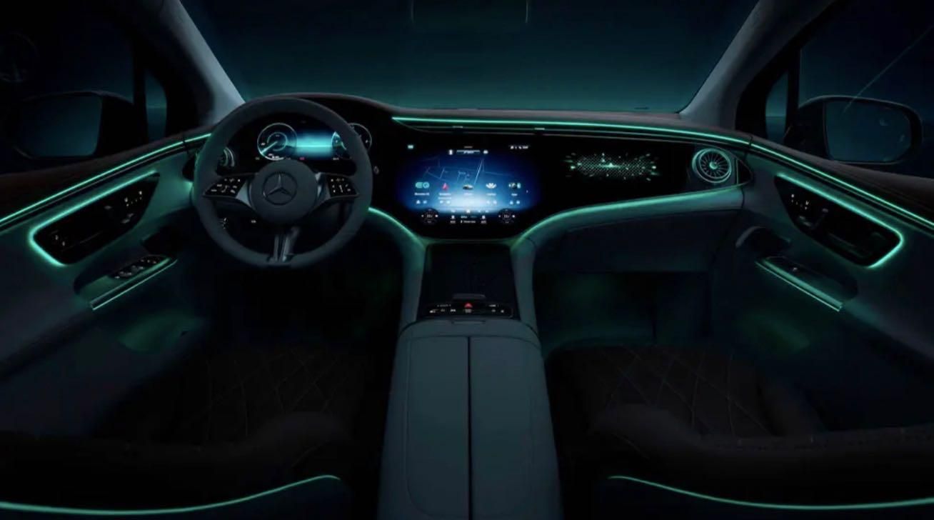 Mercedes-Benz EQE SUV plancia