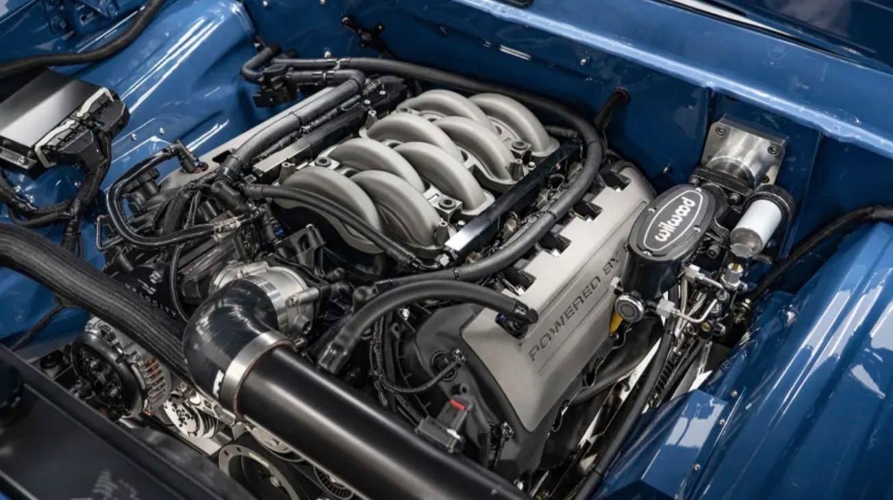 Ford F-250 restomod by Velocity motore