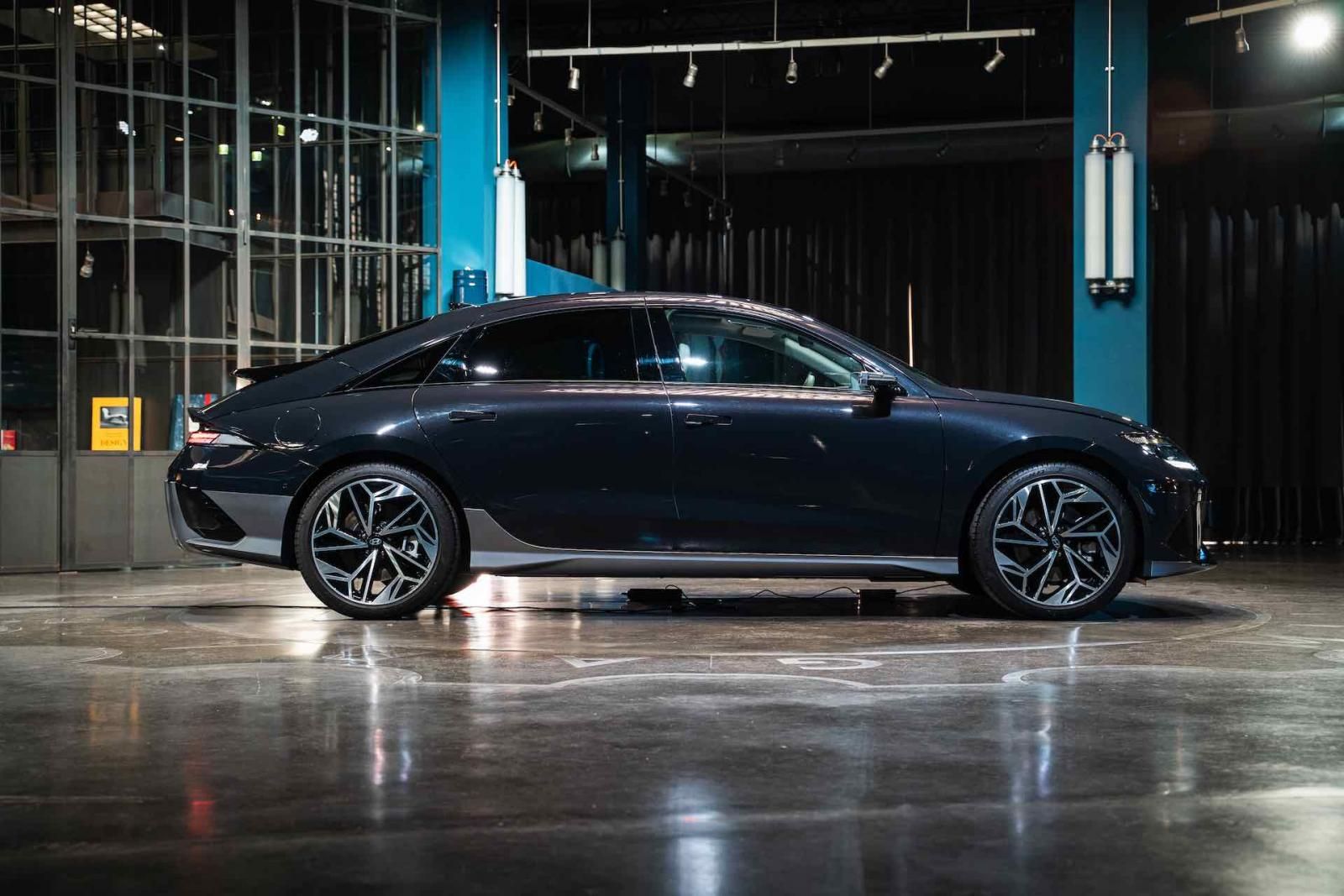 Hyundai IONIQ 6 - vista laterale