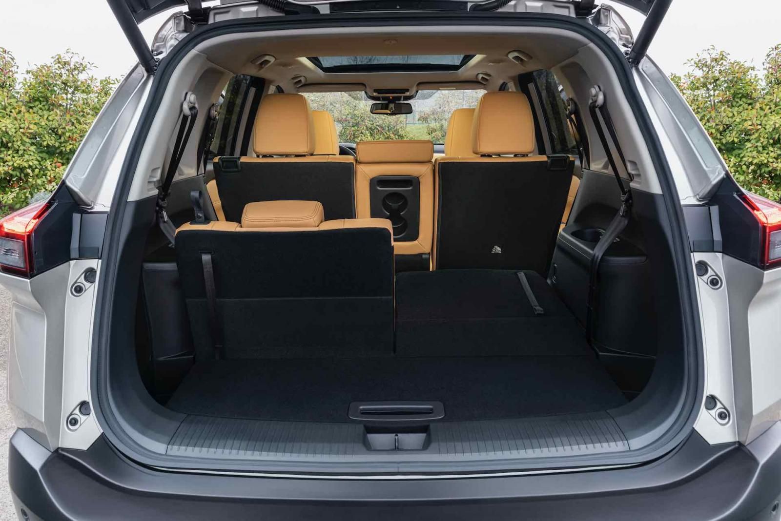 Nissan_X-Trail - bagagliaio sedili parzialmente abbattuti