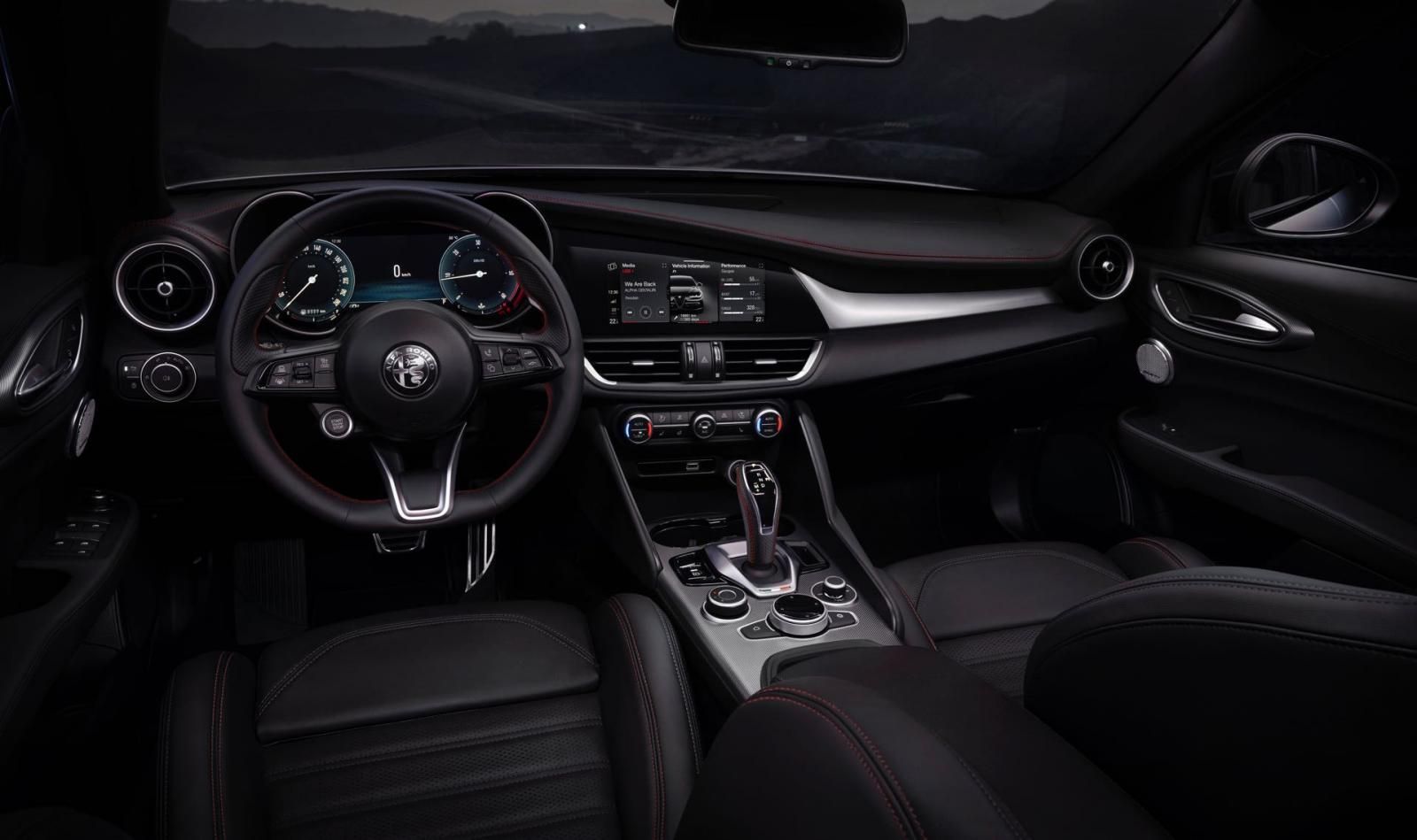 Alfa Romeo Giulia e Stelvio 2023 plancia e strumentazione