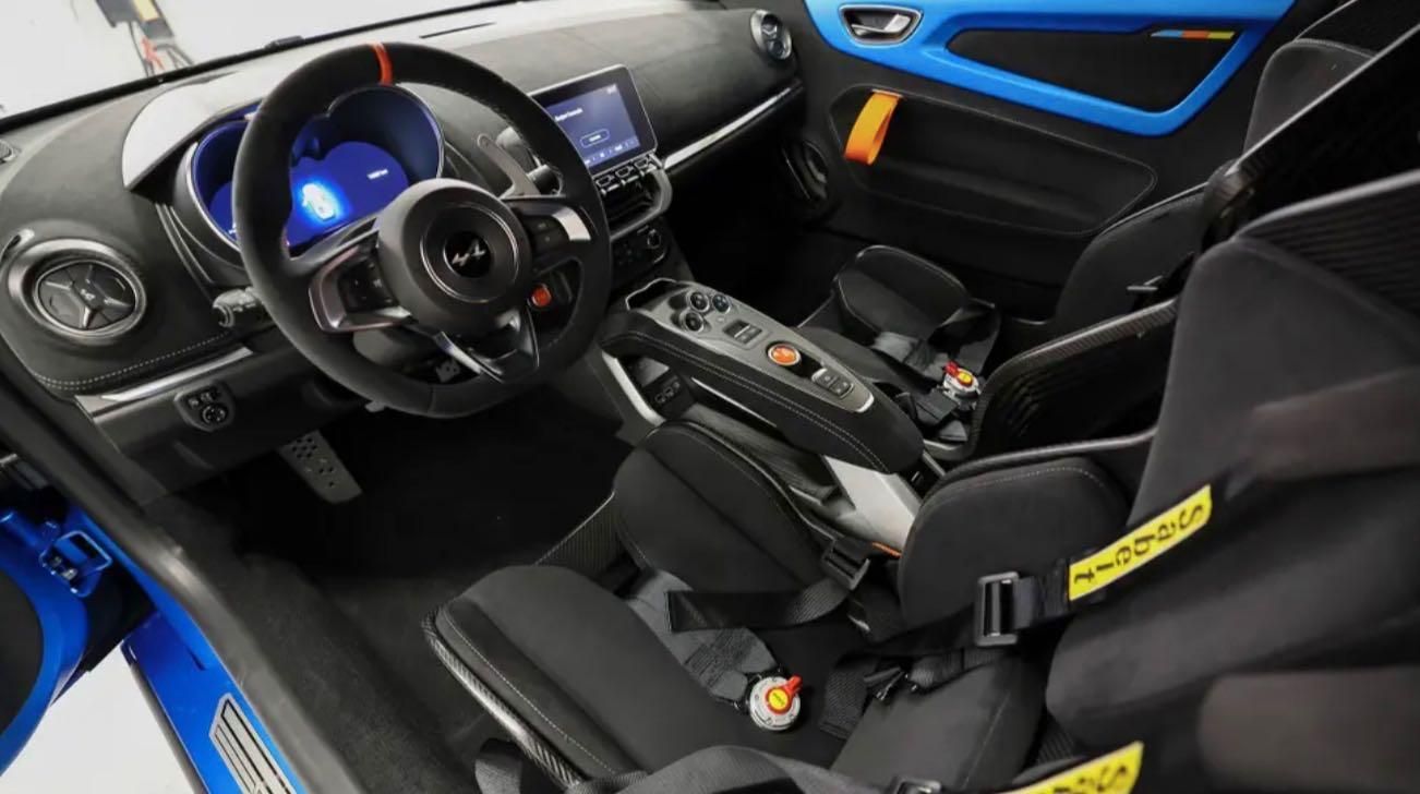 Alpine A110 R Fernando Alonso edition abitacolo