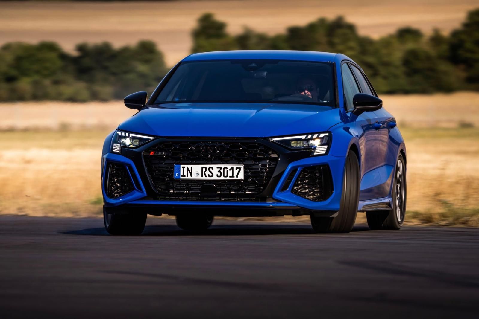 Audi RS 3 performance edition blu
