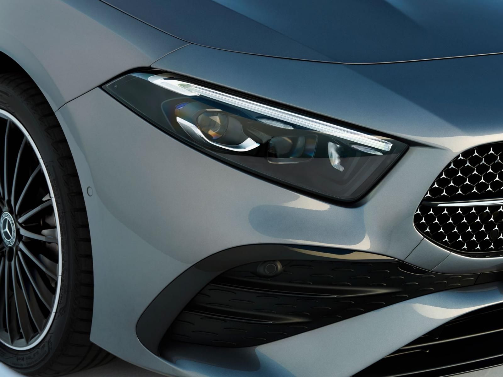 Mercedes Classe A 2023 restyling faro anteriore