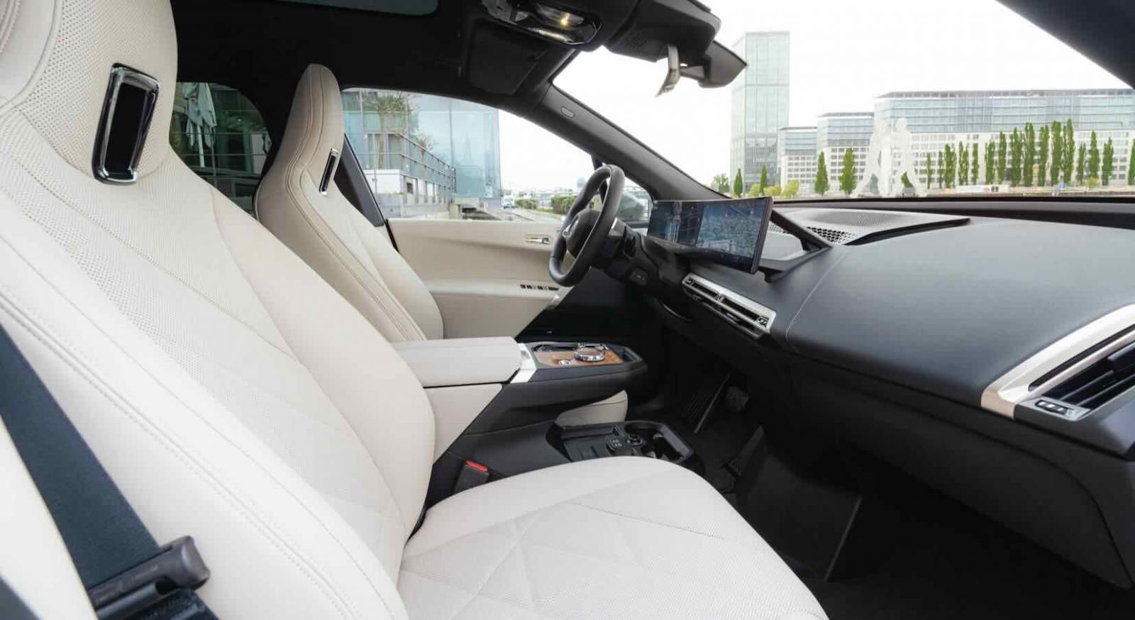 BMW iX-M60-2022, dati, prestazioni, foto