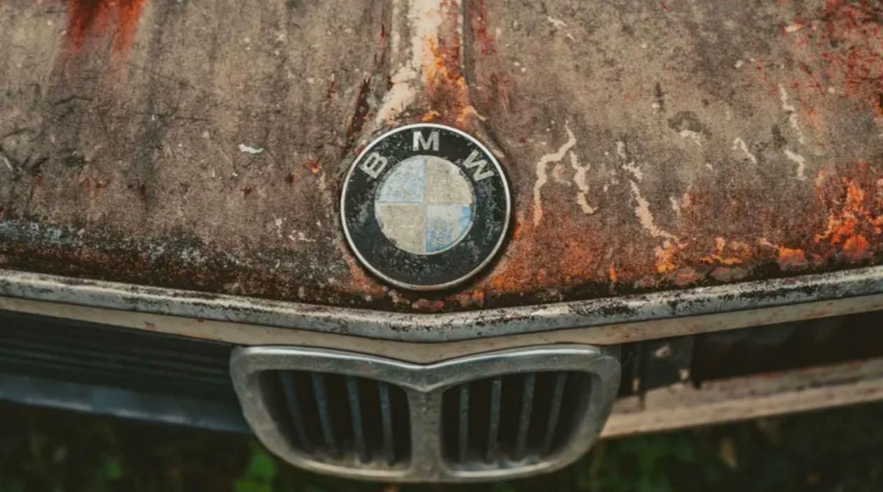 Cimitero delle auto da corsa e da strada del Giappone
