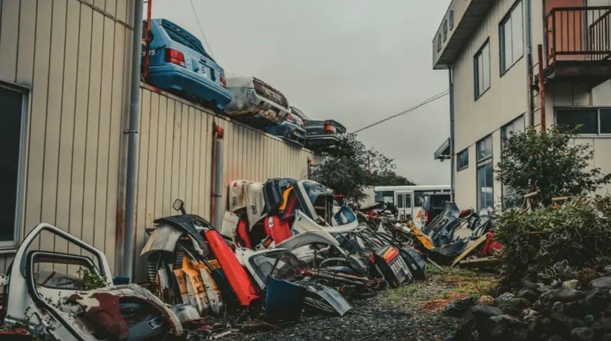 Cimitero delle auto da corsa e da strada del Giappone